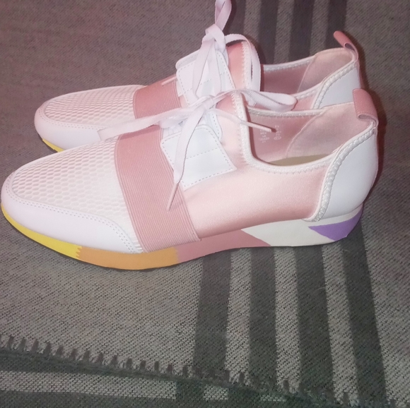 Cute Sneakers - Picture 3 of 3